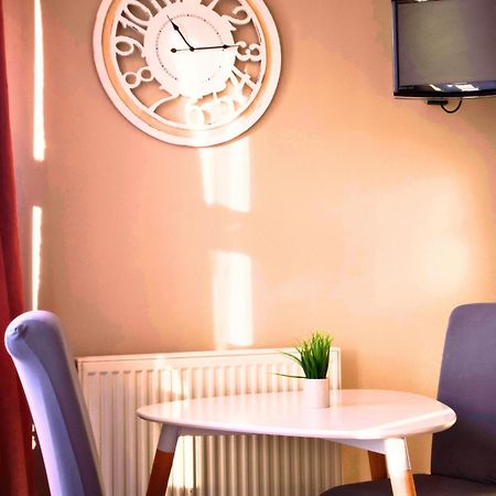 Studios & Appartements Confortables Au Centre De Bourbourg - Gare A Proximite 외부 사진